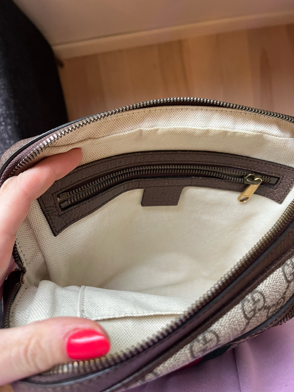 Gucci Beige GG Supreme Canvas Messenger Bag with Green and Red Stripe - Picture 5 of 5